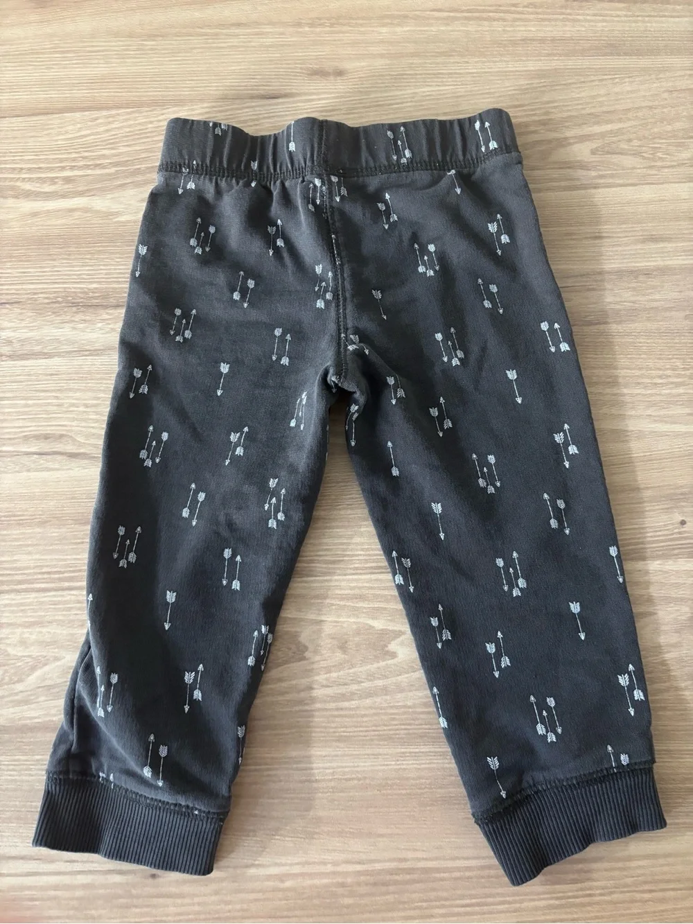 Carter’s 24M dark gray arrow print jogger pants